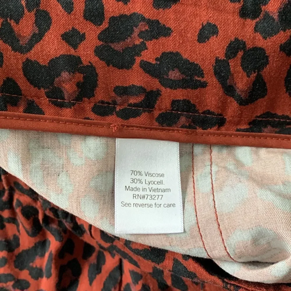 Nine West red black leopard print animal print flat front elastic shorts Large